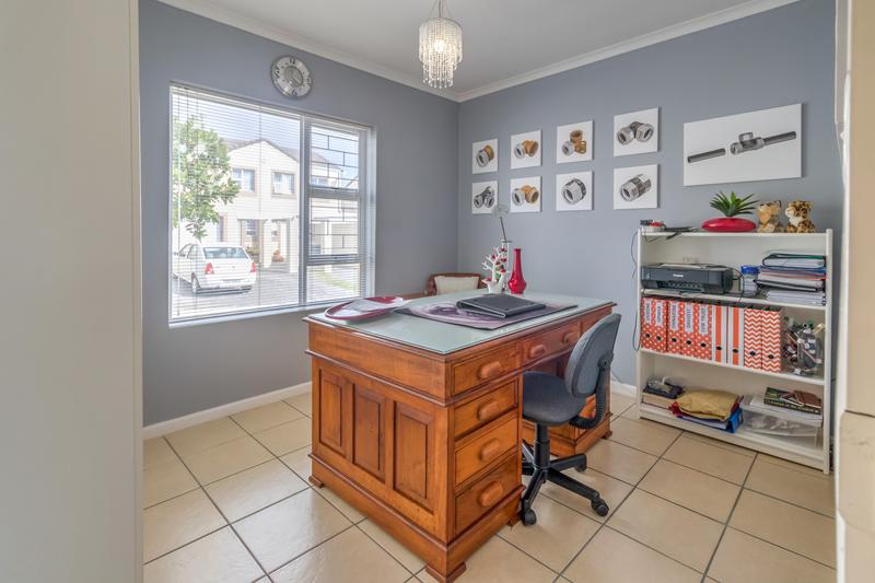 2 Bedroom Property for Sale in Somerset West Western Cape
